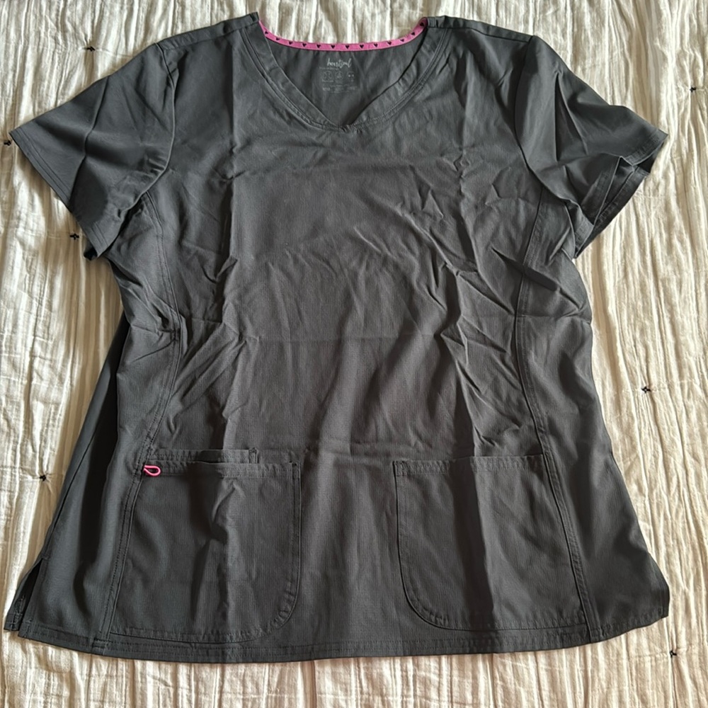 Grey heart soul scrub top xxl